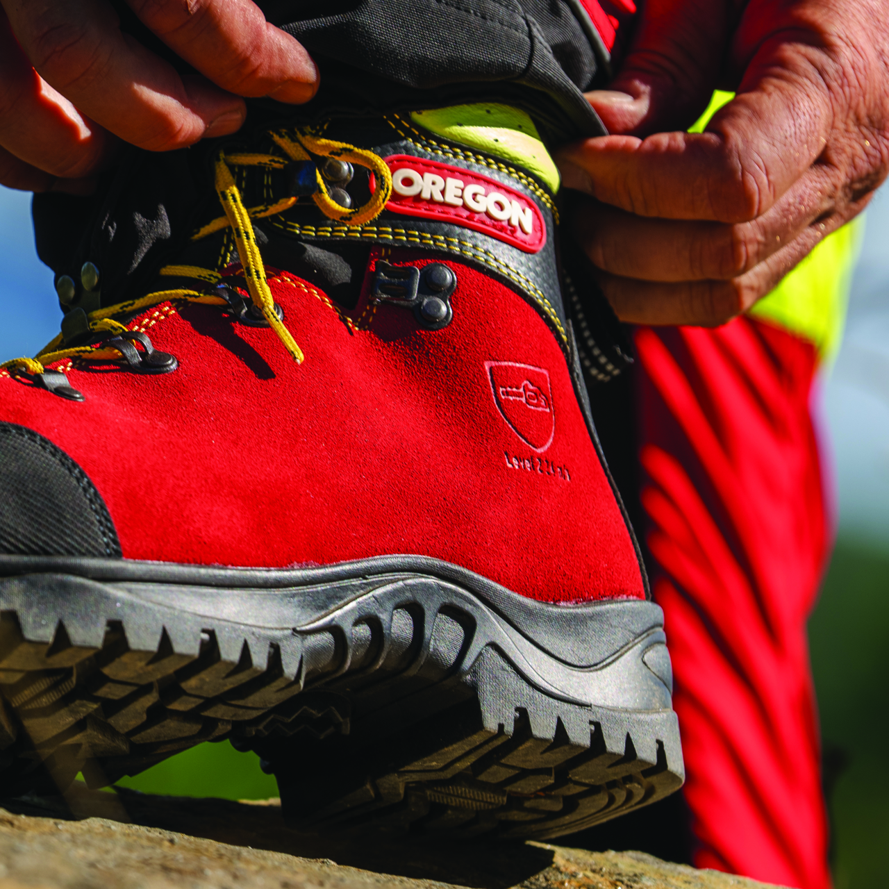 Leder-Schnittschutzstiefel Oregon Avertic rot/gelb Gr. 46